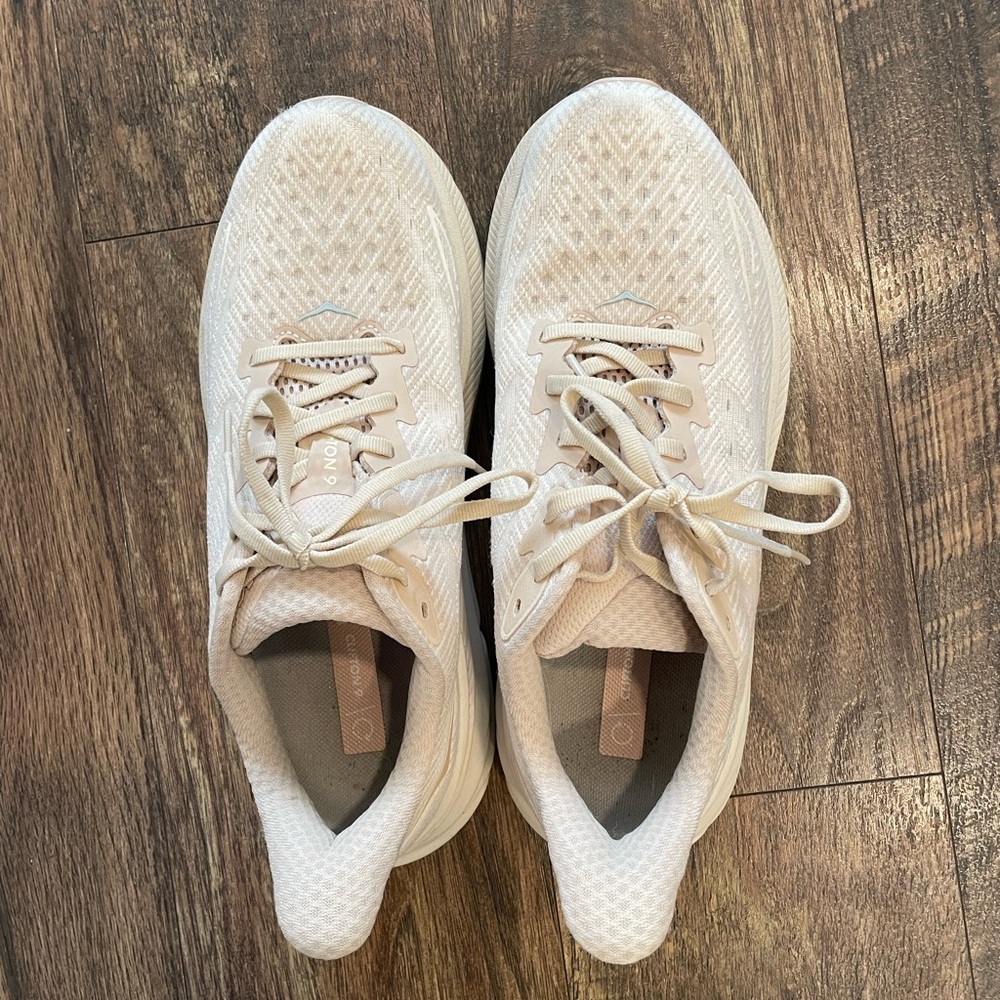 Brand new HOKA Clifton 9 size 8